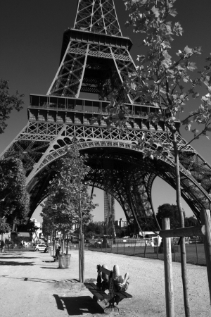 "Ах, милый Ваня, я гуляю по Парижу!.."